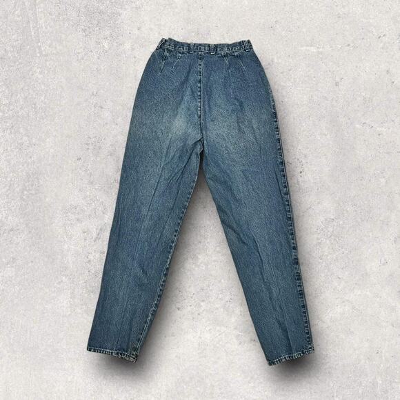 โ
Northern Reflections (Vintage) High-Waisted Blue Jeans w/ Floral Pockets โ
- Picture 4 of 7